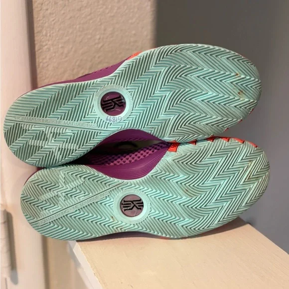 Nike Kyrie 1 Purple (GS) Easter Basketball Sneakers 717219-508 Youth Size 4.5Y - Picture 8 of 9